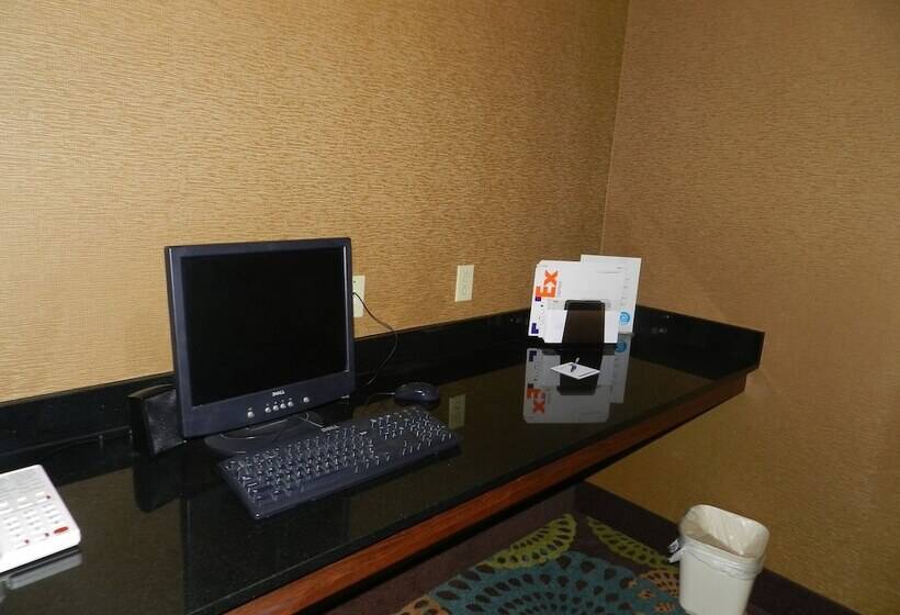 فندق Holiday Inn Express Anderson I 85   Exit 27  Highway 81, An Ihg