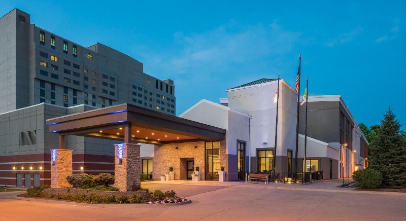 هتل Holiday Inn Express & Suites Springfield, An Ihg