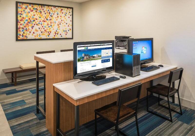 هتل Holiday Inn Express & Suites Springfield, An Ihg