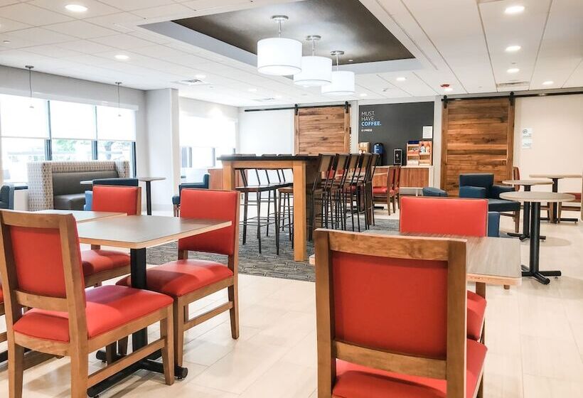 ホテル Holiday Inn Express Statesboro, An Ihg