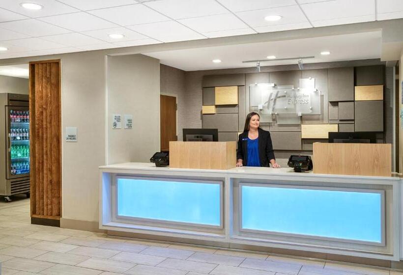 ホテル Holiday Inn Express Statesboro, An Ihg