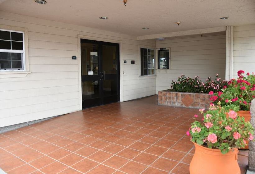בית מלון כפרי Howard Johnson By Wyndham Salinas