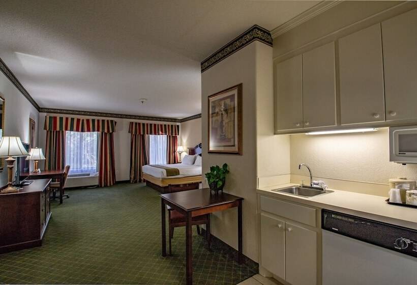 فندق Moncks Corner Inn