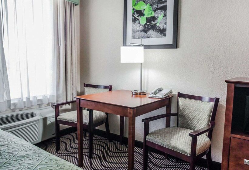 فندق Quality Inn & Suites Altoona   Des Moines