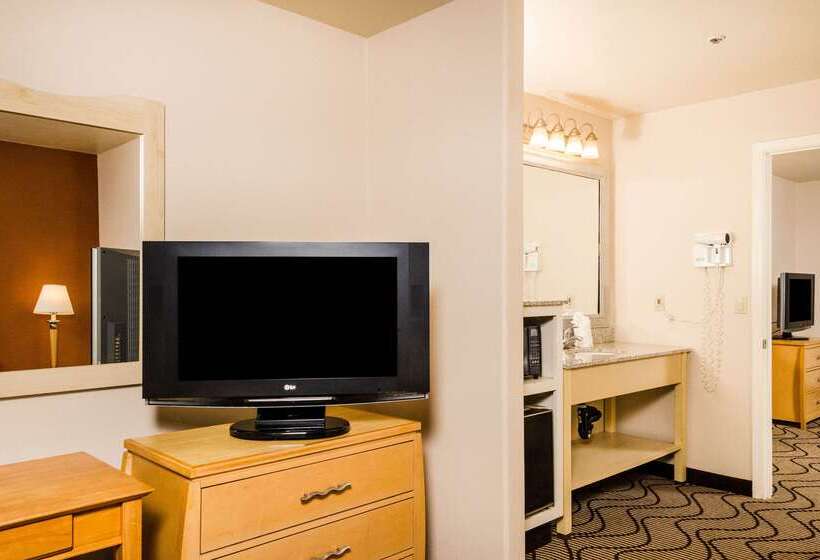 هتل Quality Inn & Suites Lathrop