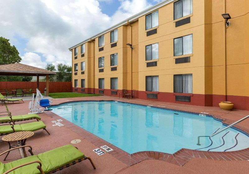 בית מלון כפרי Quality Inn Baytown  Houston East