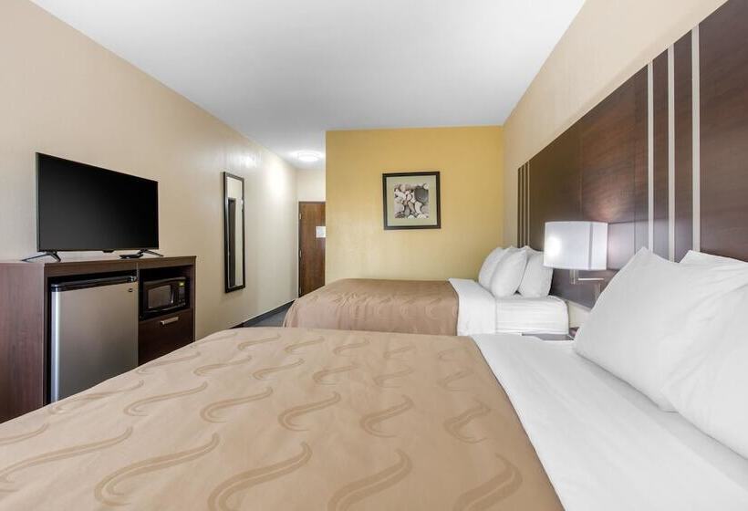 בית מלון כפרי Quality Inn