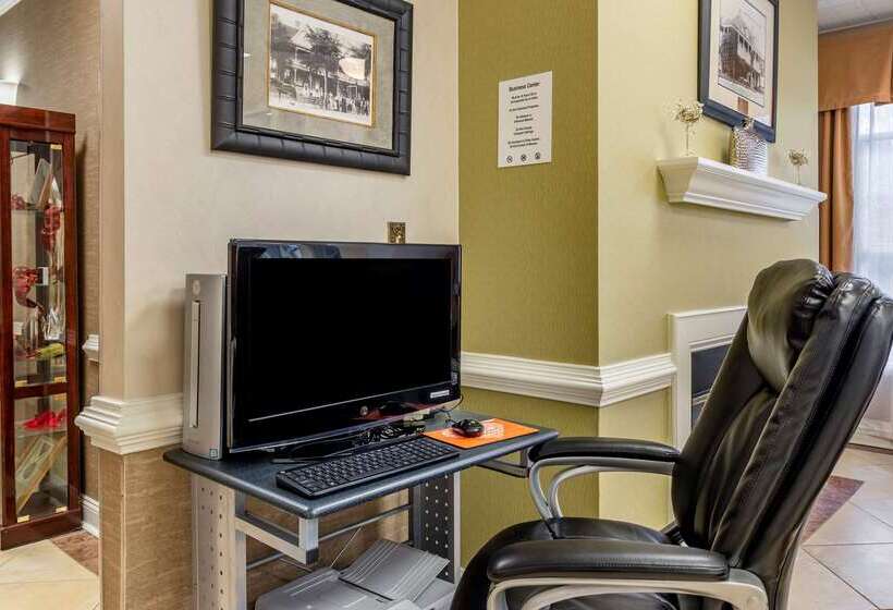 בית מלון כפרי Quality Inn Fayetteville Near Historic Downtown Square