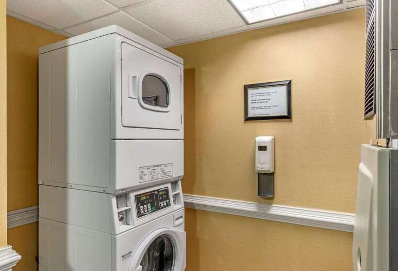 בית מלון כפרי Quality Inn Fayetteville Near Historic Downtown Square