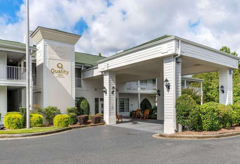 בית מלון כפרי Quality Inn Fayetteville Near Historic Downtown Square