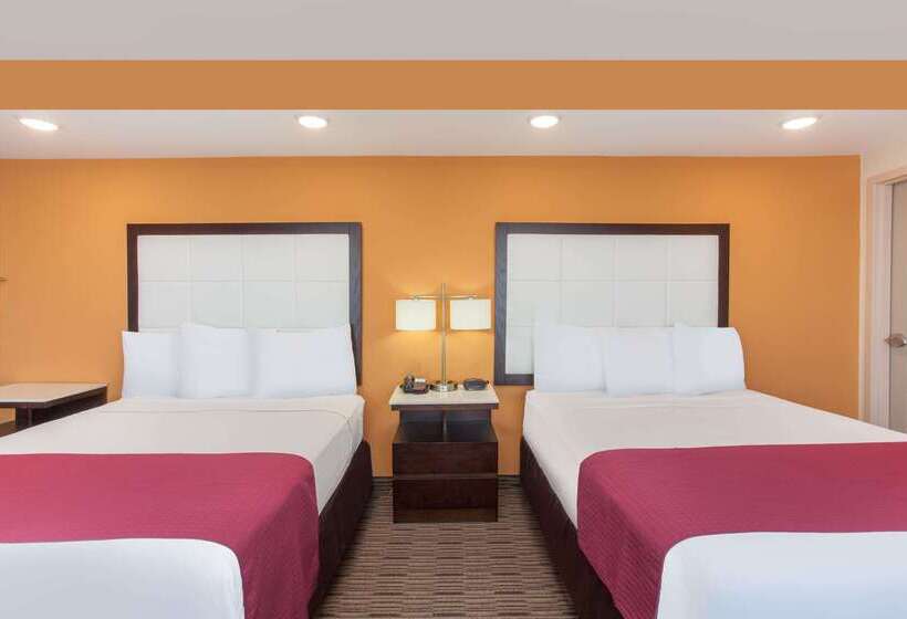 فندق Ramada By Wyndham Culver City