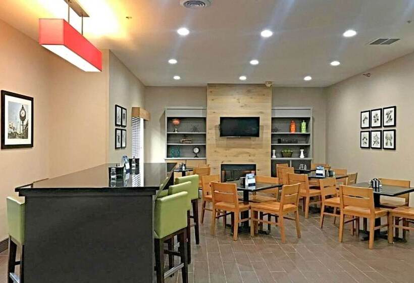 酒店 Rodeway Inn & Suites