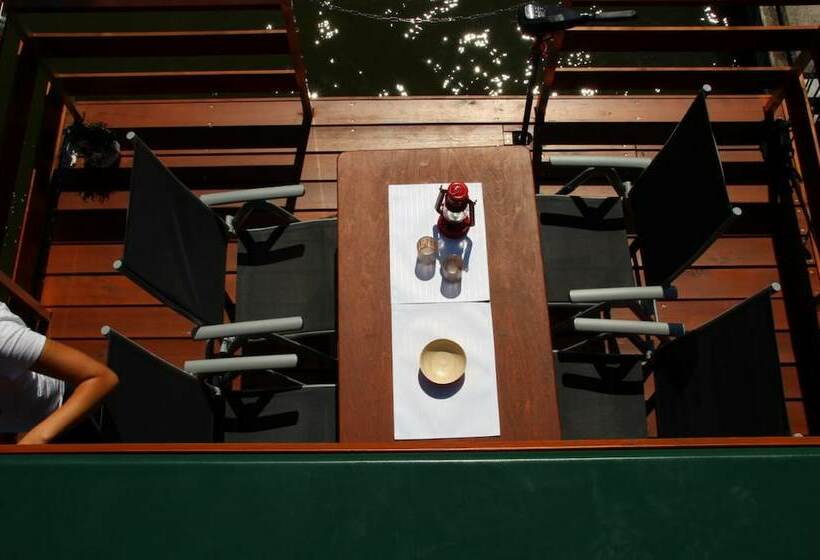 Отель Hausboot Radewege Am Beetzsee