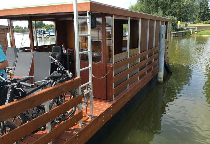 Отель Hausboot Radewege Am Beetzsee