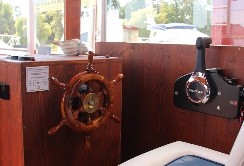 Отель Hausboot Radewege Am Beetzsee