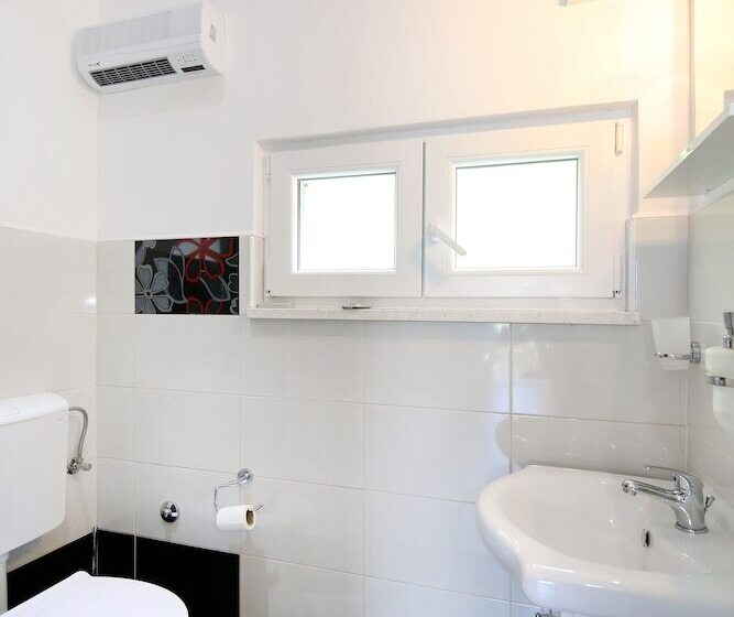 Luxury House With Pool