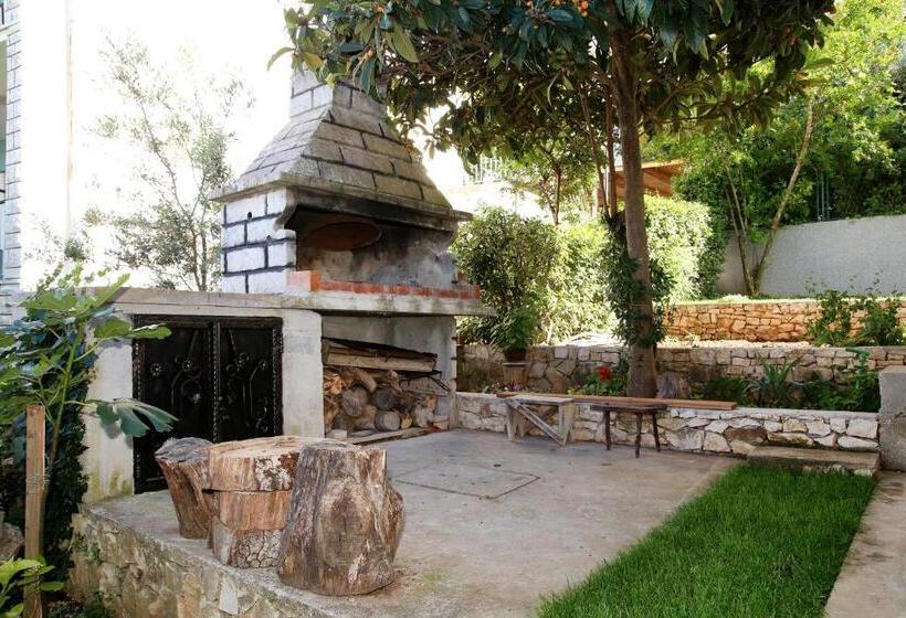 Luxury House With Pool