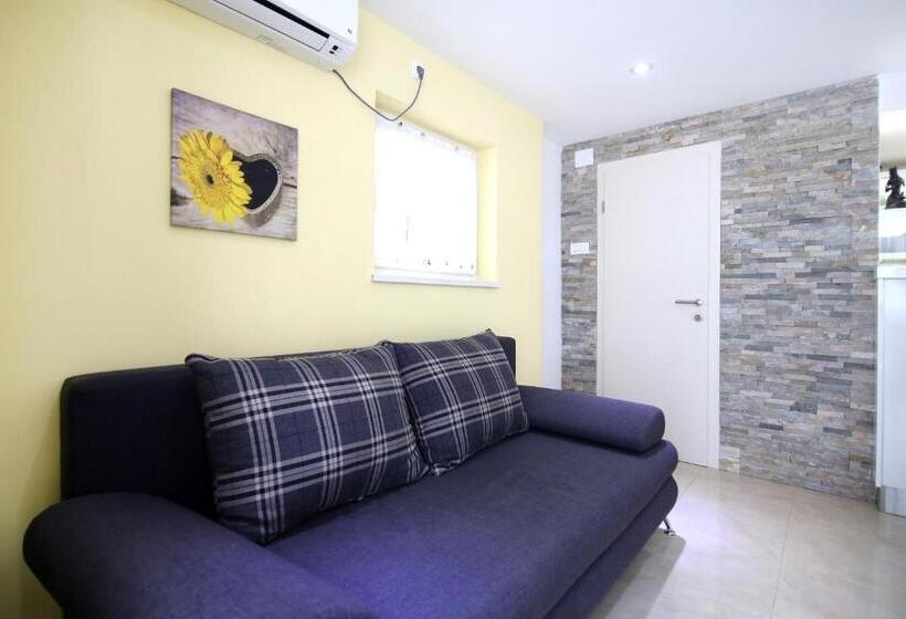 Luxury House With Pool