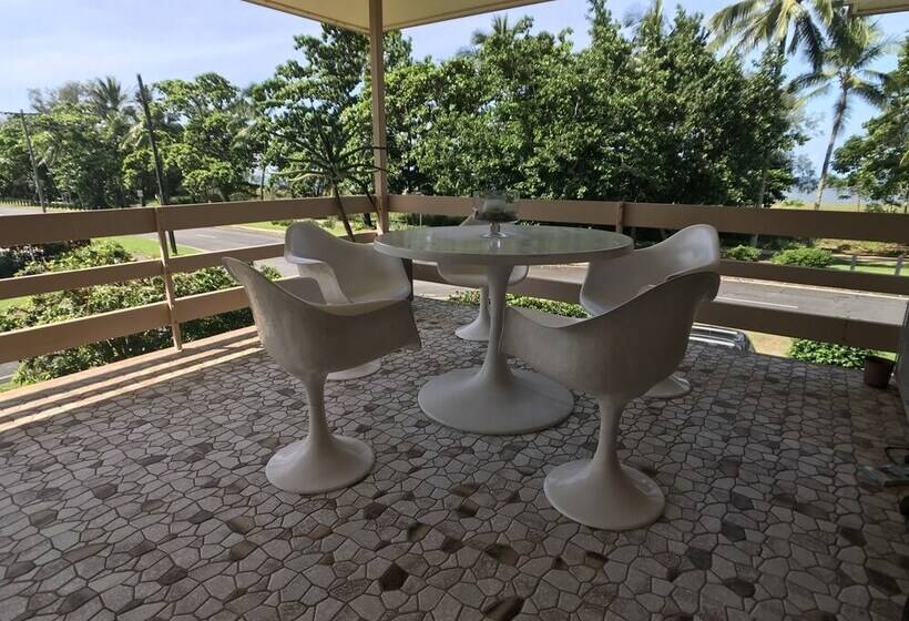 Silver Sands   A Unique Retro Beauty