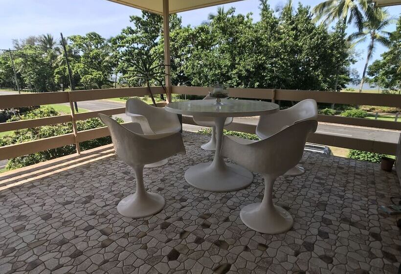 Silver Sands   A Unique Retro Beauty