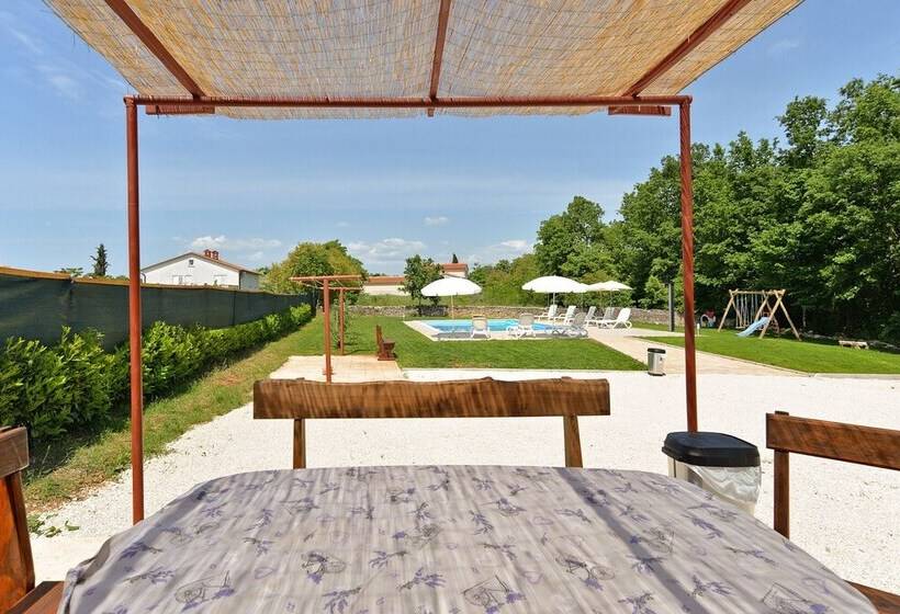 Apartment Modrusani 1561