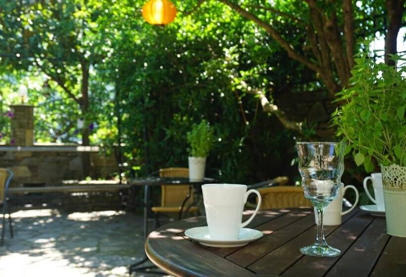 پانسیون Muses Country House