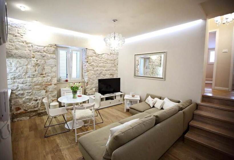 Apartment White Stone   Diocletian Palace