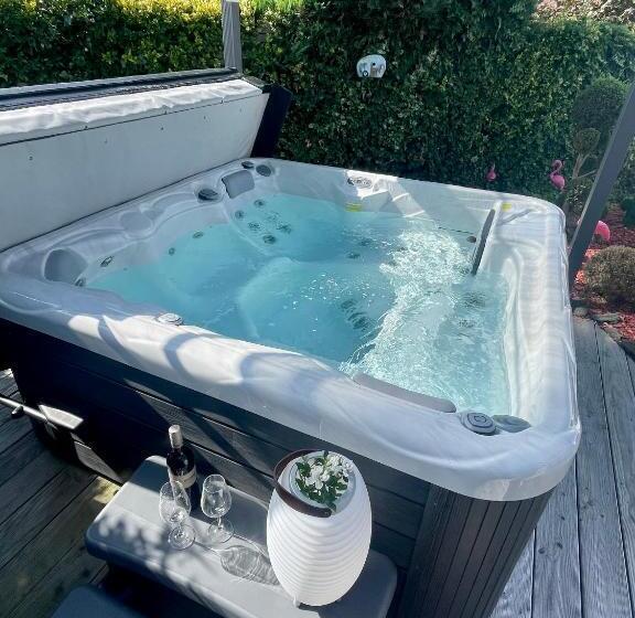 Ferienwohnung Schlossblick   4 Sterne Sauna Pool Whirlpool Privat