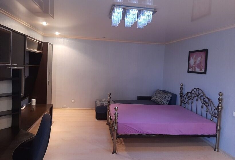 Apartment On Maksima Gorkogo 32