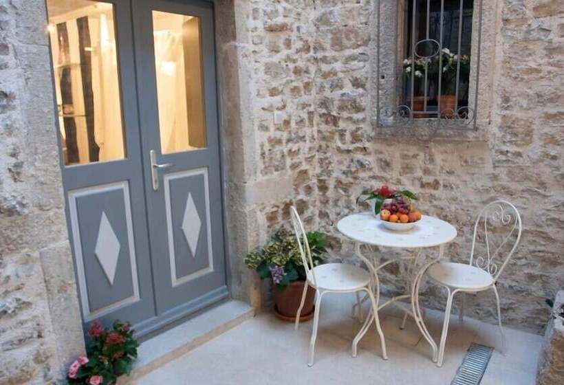 ペンション Houses Of Motovun