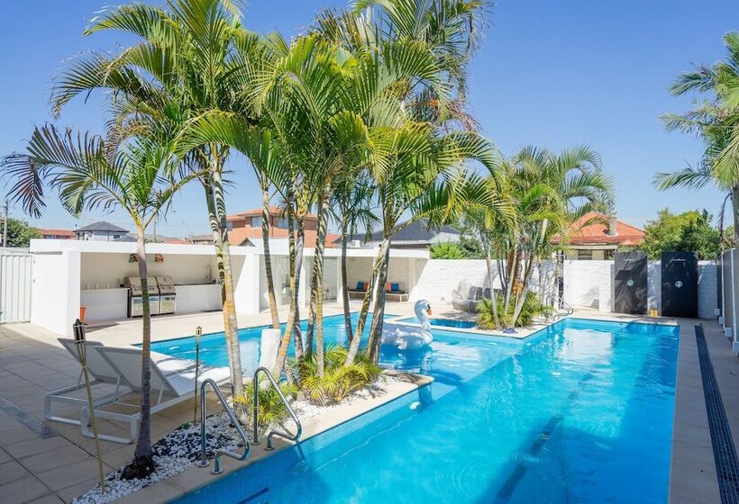 Luxurious Resort Living House