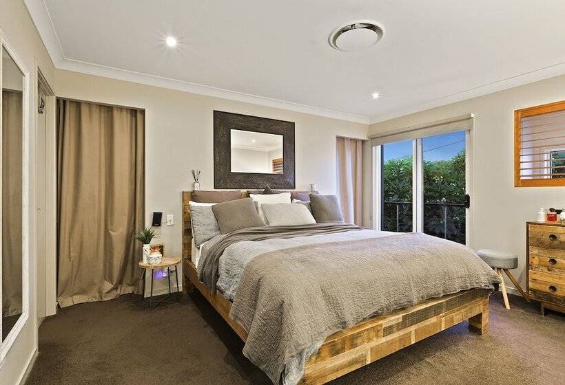 Resort Style Home Near Airport & Cbd