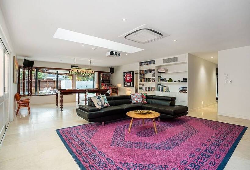 Your Luxury Escape   Onecoral