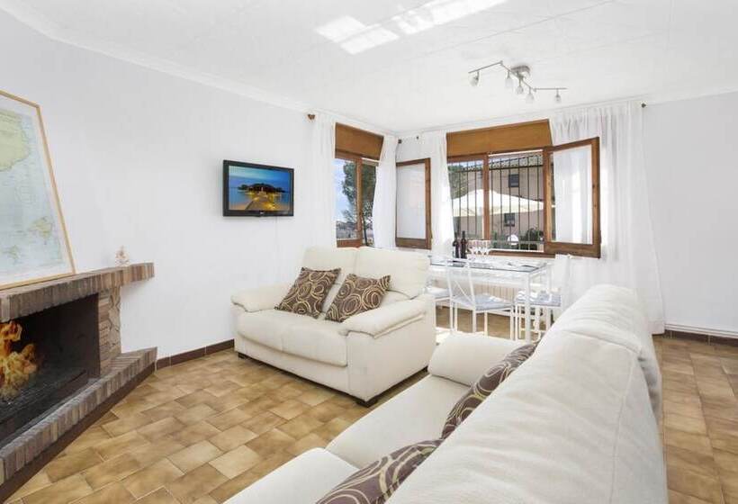 104665    Villa In Lloret De Mar