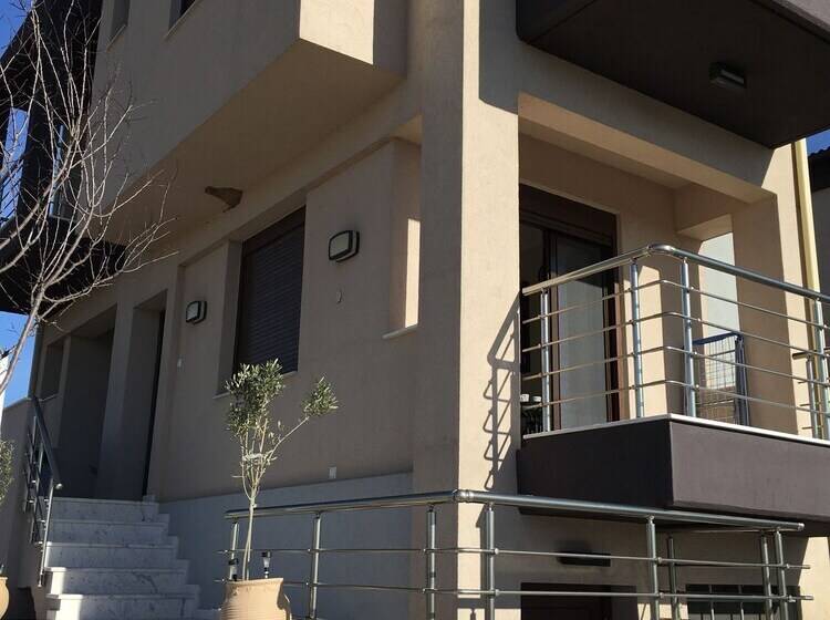 Am Beach House Near Sea