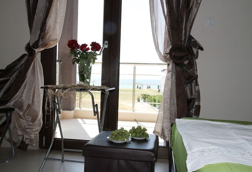 Am Beach House Near Sea
