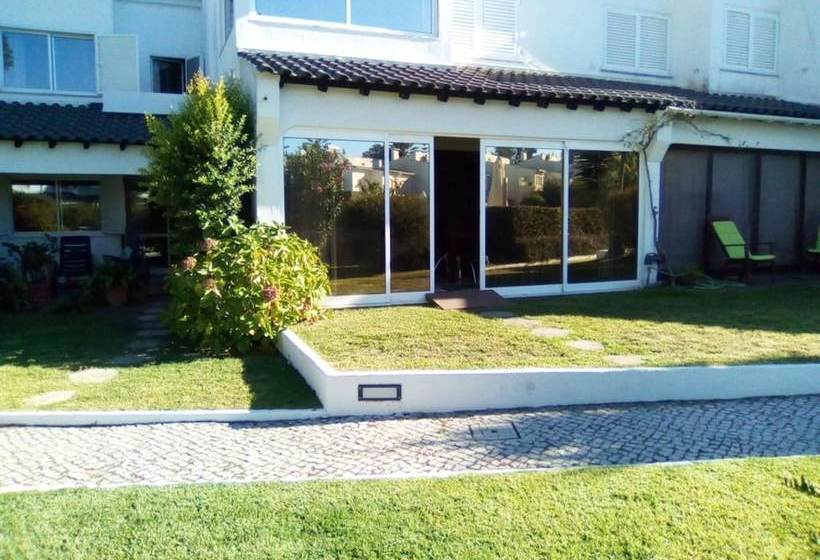 House With 4 Bedrooms In Corroios, With Pool Access, Enclosed Garden And Wifi  4 Km From The Beach