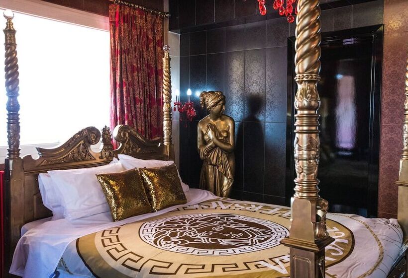 Luxury Suites   Free Parking
