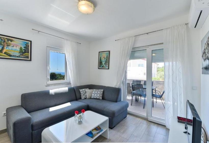 Crowonder Luxury Vir  6 New Apartments For Families With Playground For Kids