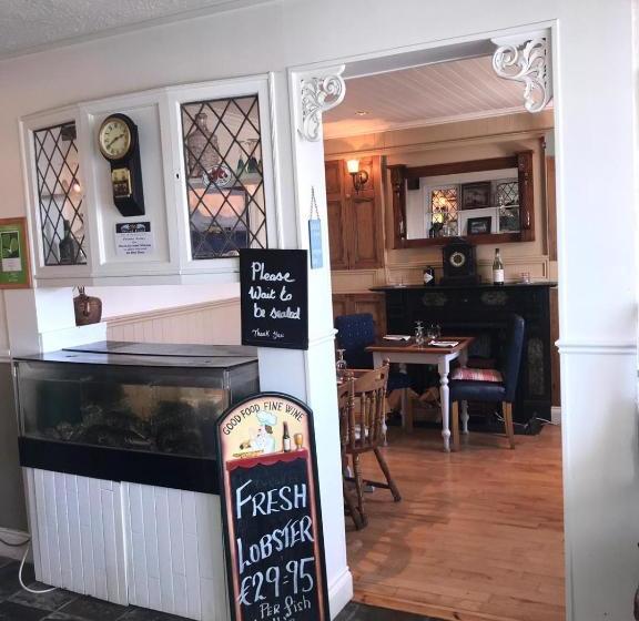 بنسيون Westend Bar & Restaurant