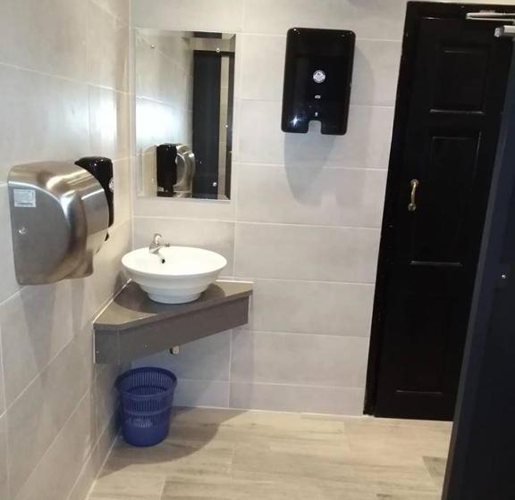 بنسيون Westend Bar & Restaurant