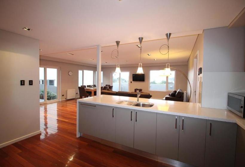 Sunny 3 Bedroom Apartment In Sandy Bay