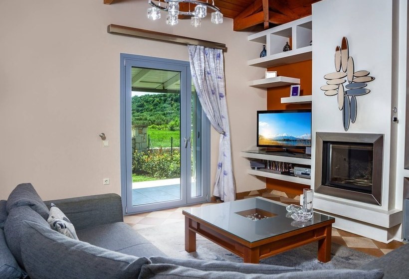 Tsoukalas Residence