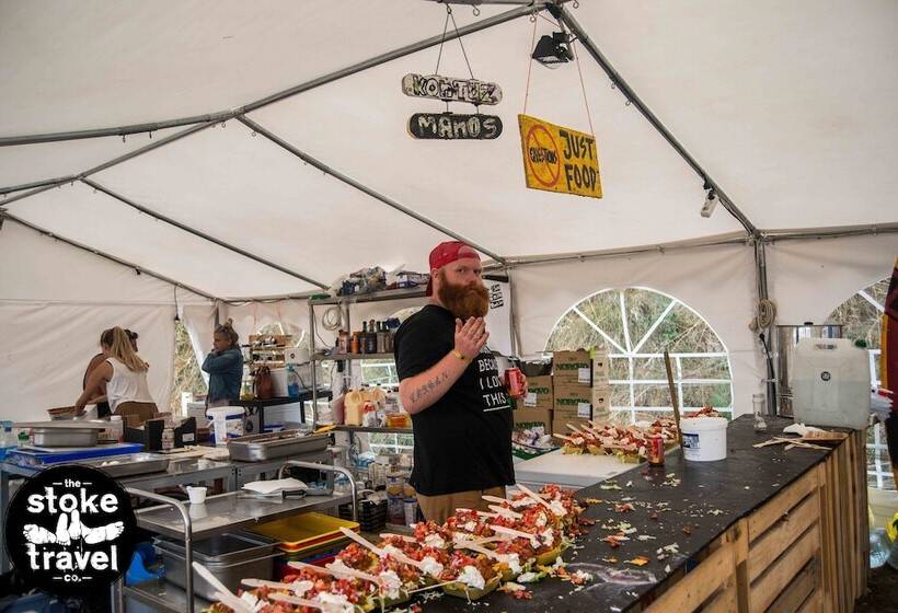 هتل Zarautz Beachside Surf Camp