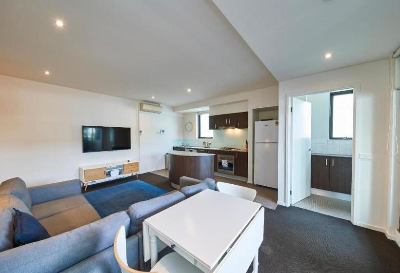 Port Melbourne Beach Front Apartment