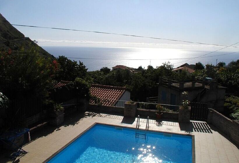 Traditional Madeira Cottage   Etc Madeira