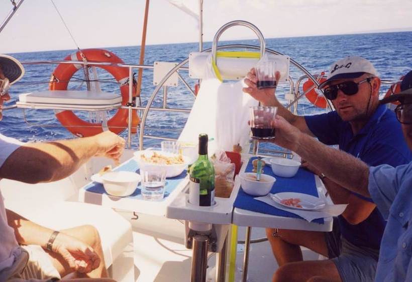 Отель Sailtas  Sailing Charters To Bruny Island  Adults Only