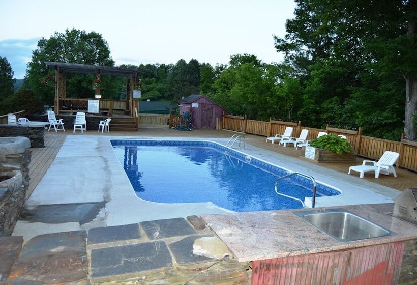 Hollow Inn And Motel