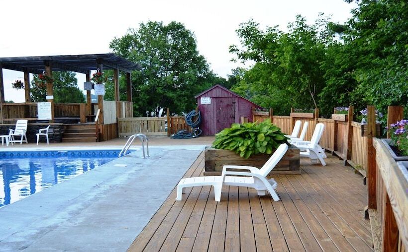 Hollow Inn And Motel