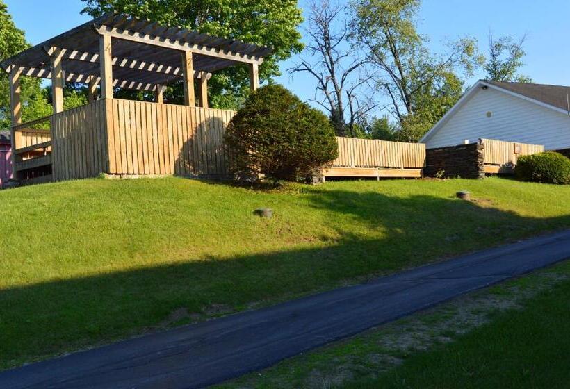 Hollow Inn And Motel